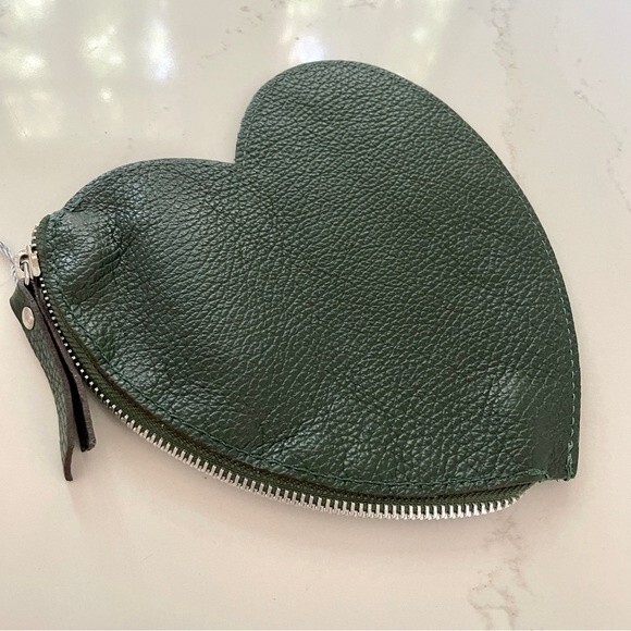 NWT Italian Leather Heart Shaped Hunter Green Zippered Pouch - Picture 2 of 13